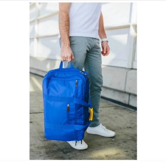 NWOT - Love Taza Target 2-in-1 Carry on Duffel Bag Backpack - Picture 5 of 12